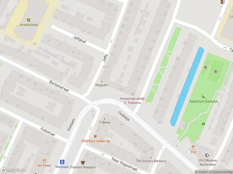 Ambulance met grote spoed naar de Oudedijk in Rotterdam