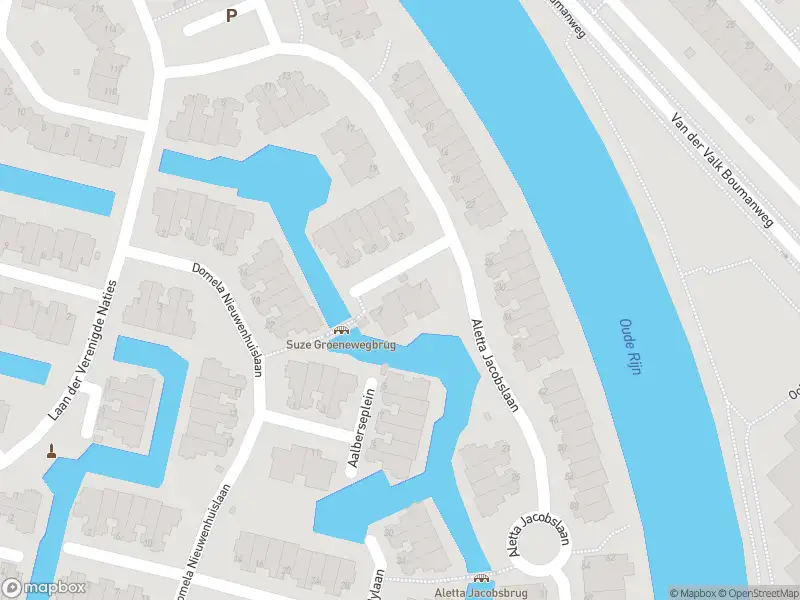 Ambulance met grote spoed naar de Suze Groenewegplein in Leiden