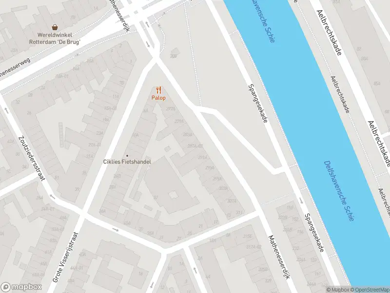 Ambulance met gepaste spoed naar de Mathenesserdijk in Rotterdam