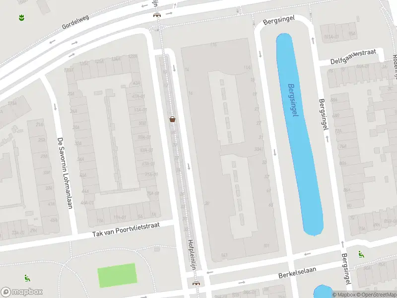 Ambulance met gepaste spoed naar de Voorburgstraat in Rotterdam