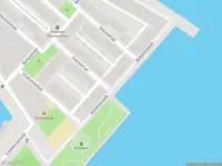 Ambulance met gepaste spoed naar de Barkentijnkade in Amsterdam