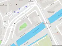 Ambulance met grote spoed naar de Torenstraat in Delft