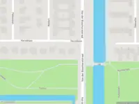 Ambulance met gepaste spoed naar de Herinkhave in Amsterdam