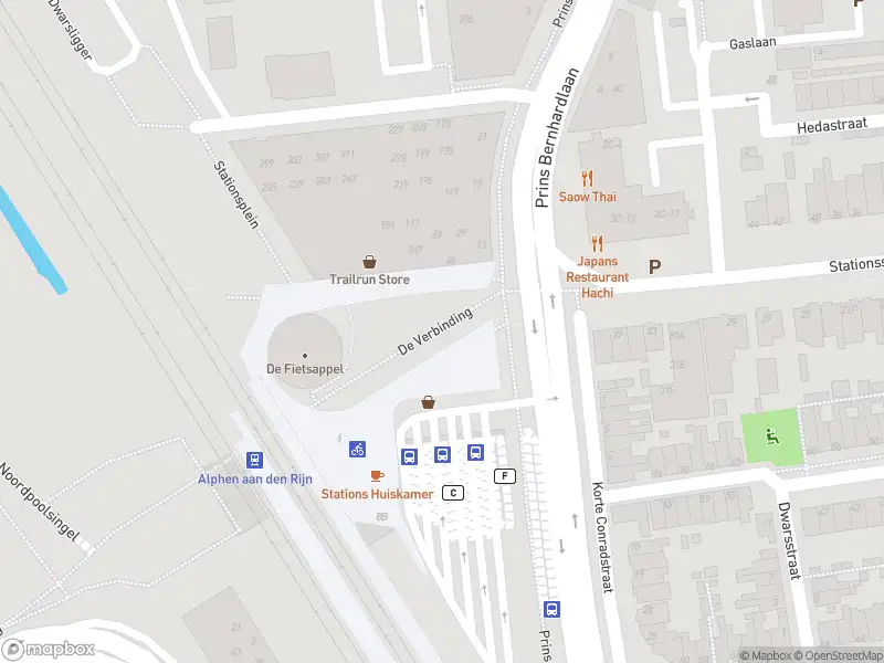 Ambulance met gepaste spoed naar de Stationsplein in Alphen aan den Rijn