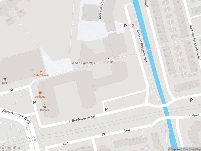 Ambulance met grote spoed naar de F. Bordewijkstraat in Rotterdam