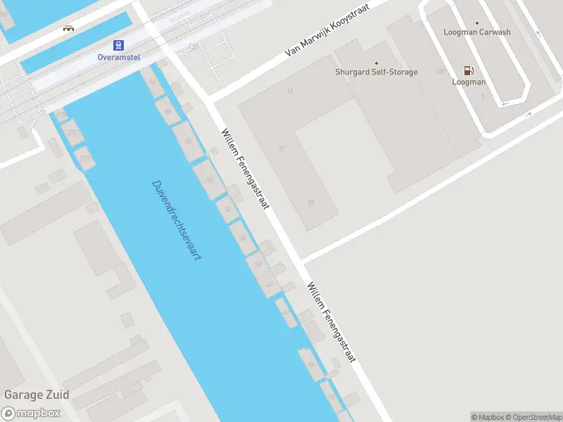 Ambulance met gepaste spoed naar de Willem Fenengastraat in Amsterdam-Duivendrecht