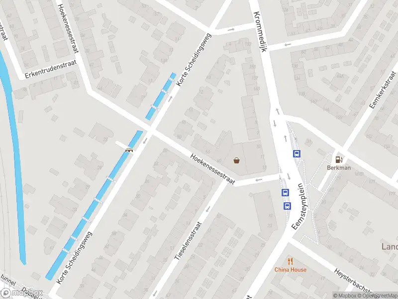 Ambulance met grote spoed naar de Hoekenessestraat in Dordrecht