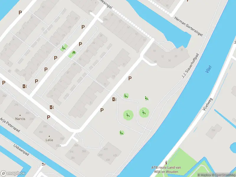 Ambulance met gepaste spoed naar de Harry Mulischstraat in Voorschoten