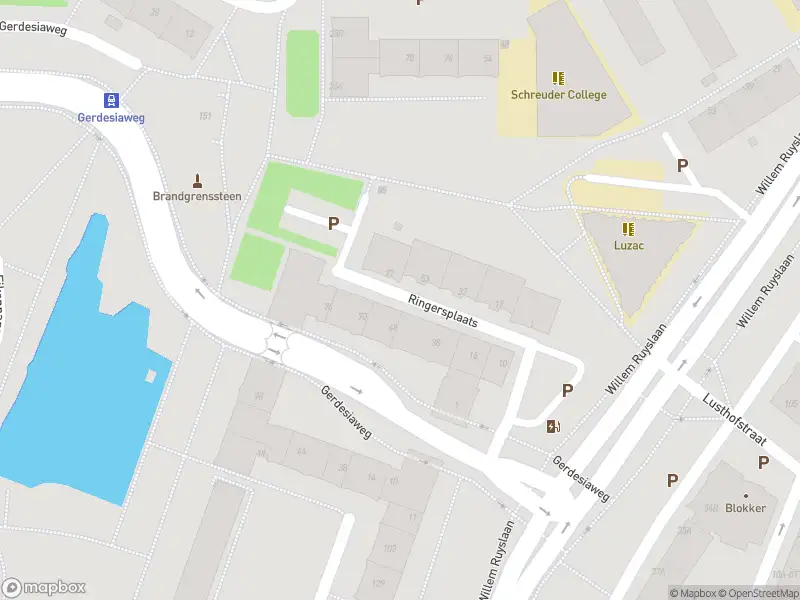 Ambulance met grote spoed naar de Ringersplaats in Rotterdam