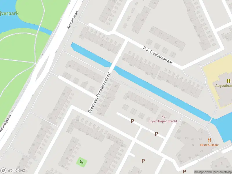 Ambulance met gepaste spoed naar de Groen v Prinstererstraat in Papendrecht