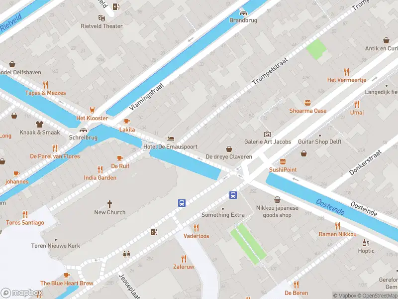 Ambulance met gepaste spoed naar de Vrouwenregt in Delft