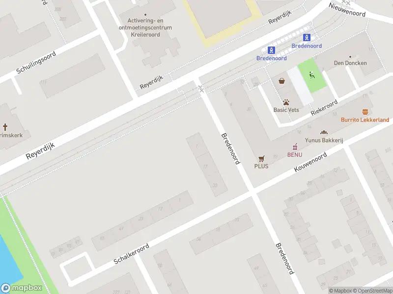 Ambulance met grote spoed naar de Bredenoord in Rotterdam