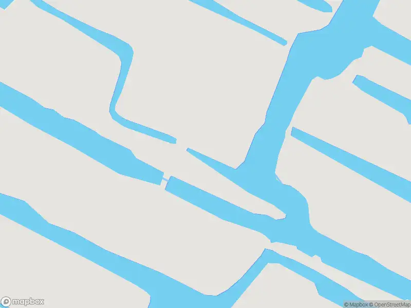 Ambulance met grote spoed naar de Krommeniedijk in Krommenie