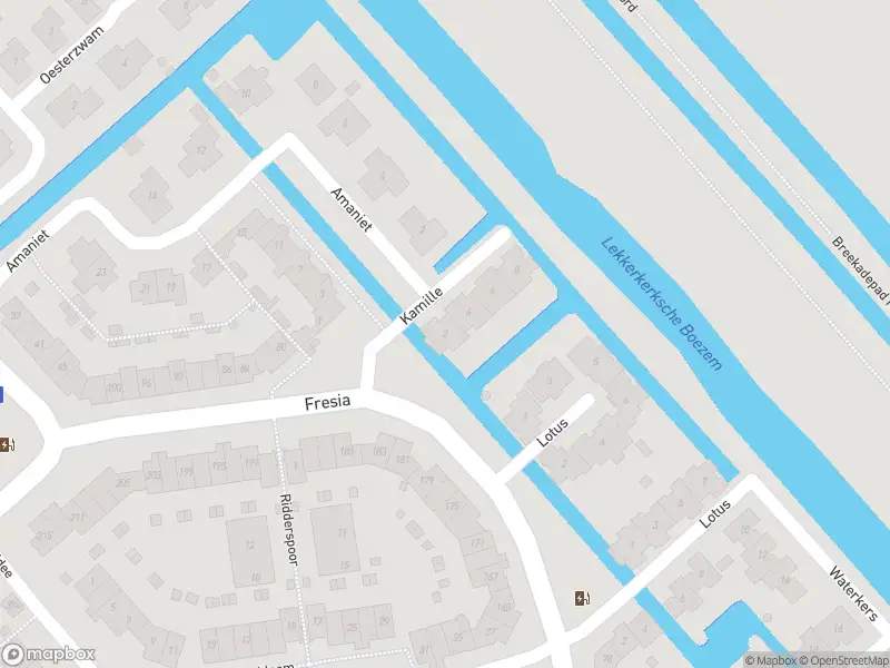 Ambulance met grote spoed naar de Kamille in Krimpen aan den IJssel