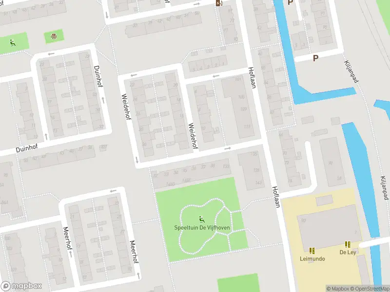 Ambulance met grote spoed naar de Akkerhof in Leiden