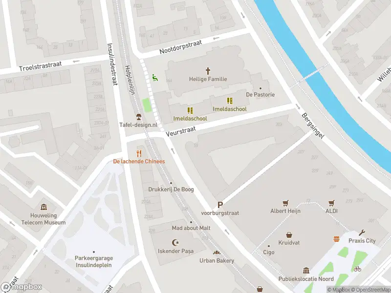 Ambulance met grote spoed naar de Veurstraat in Rotterdam