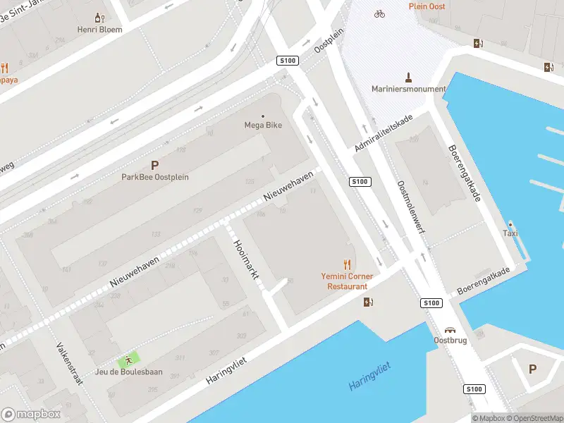 Ambulance met grote spoed naar de Nieuwehaven in Rotterdam