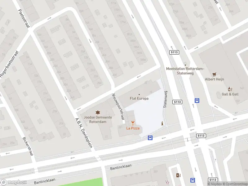 Ambulance met gepaste spoed naar de Nieuwpoortstraat in Rotterdam