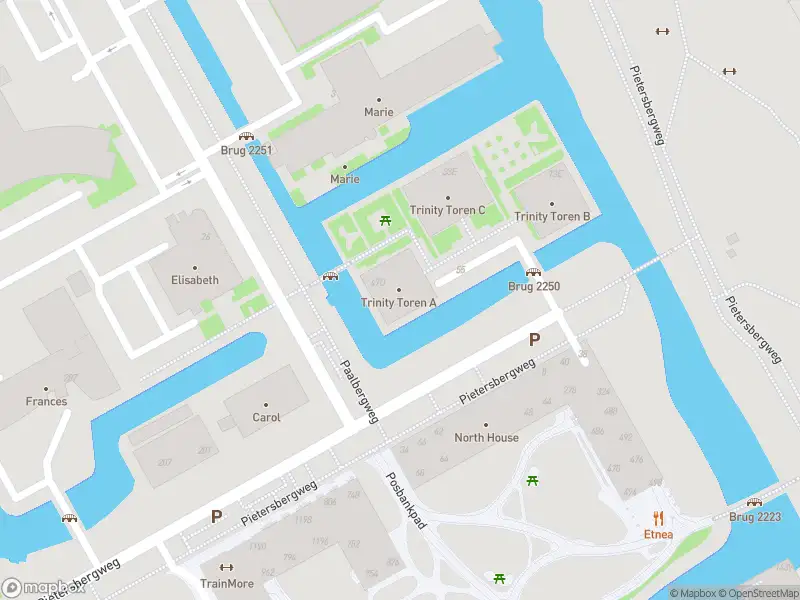 Ambulance met gepaste spoed naar de Pietersbergweg in Amsterdam