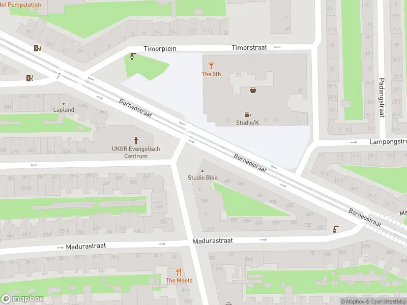 Ambulance met grote spoed naar de Djambistraat in Amsterdam