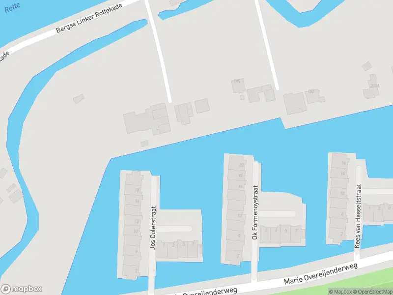 Ambulance met gepaste spoed naar de Bergse Linker Rottekade in Rotterdam