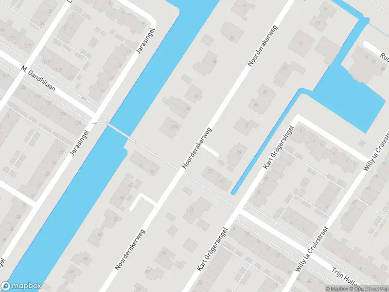 Ambulance met grote spoed naar de Jarasingel in Amsterdam