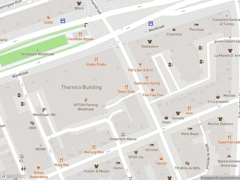 Ambulance met gepaste spoed naar de Hartmansstraat in Rotterdam