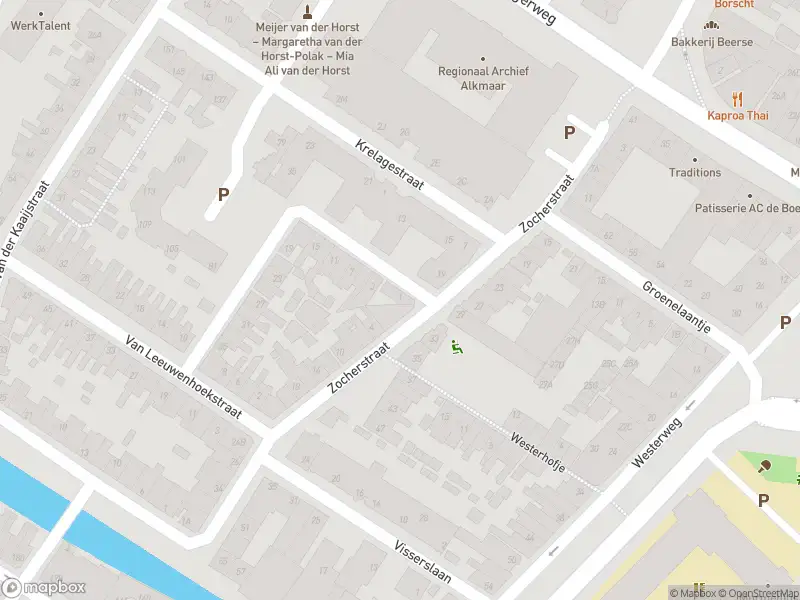 Ambulance met grote spoed naar de Leeghwaterstraat in Alkmaar