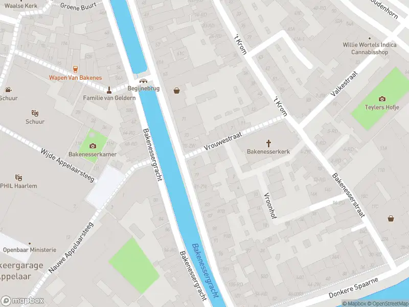 Ambulance met gepaste spoed naar de Vrouwestraat in Haarlem