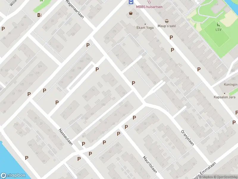 Ambulance met grote spoed naar de Hannie Schaftstraat in Leidschendam