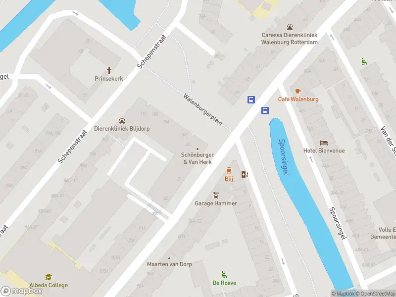 Ambulance met grote spoed naar de Walenburgerplein in Rotterdam