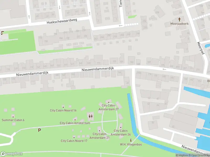 Ambulance met gepaste spoed naar de Leeuwarderweg in Amsterdam