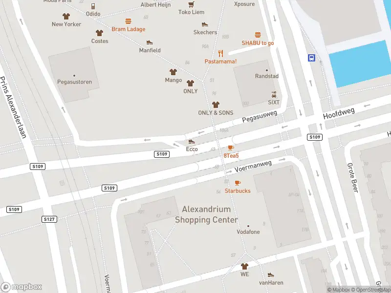 Ambulance met grote spoed naar de Pegasusweg in Rotterdam