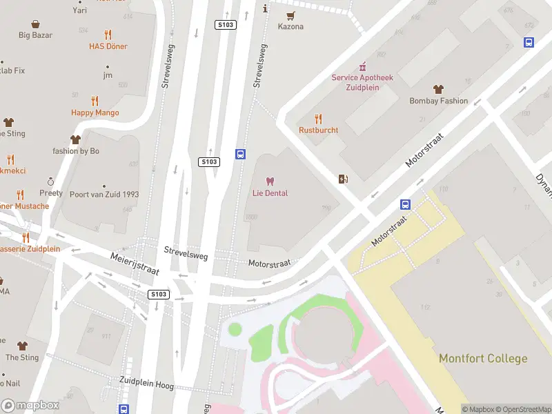 Ambulance met grote spoed naar de Strevelsweg in Rotterdam