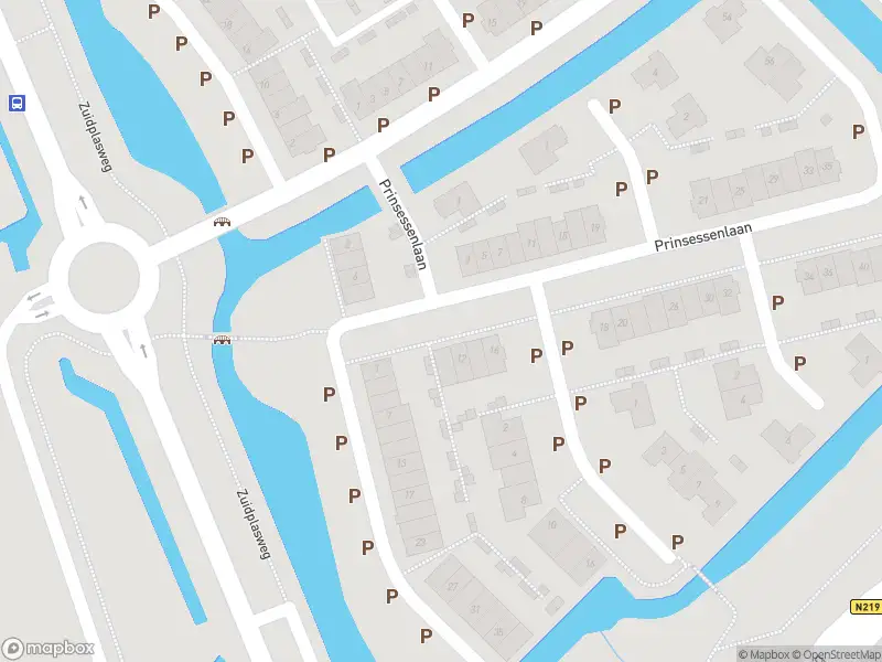 Ambulance met gepaste spoed naar de Tweemanspolder in Zevenhuizen