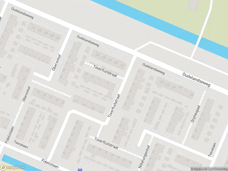 Ambulance met gepaste spoed naar de Toverfluitstraat in Hoogvliet Rotterdam