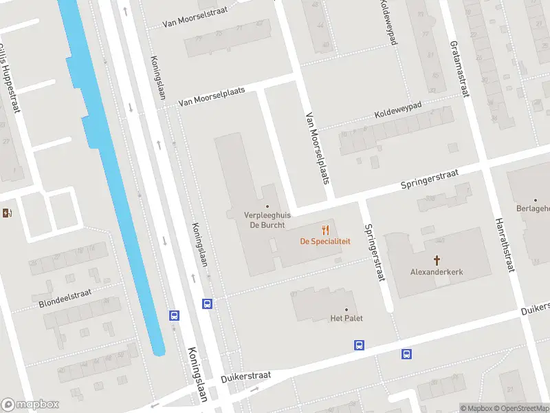 Ambulance met gepaste spoed naar de Van Moorselplaats in Rotterdam