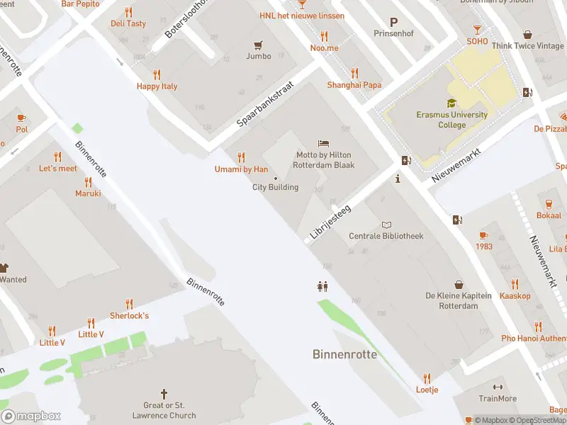 Ambulance met grote spoed naar de Binnenrotte in Rotterdam