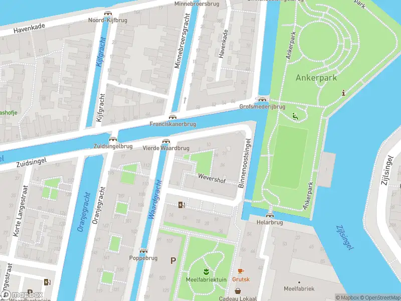 Ambulance met gepaste spoed naar de Wevershof in Leiden