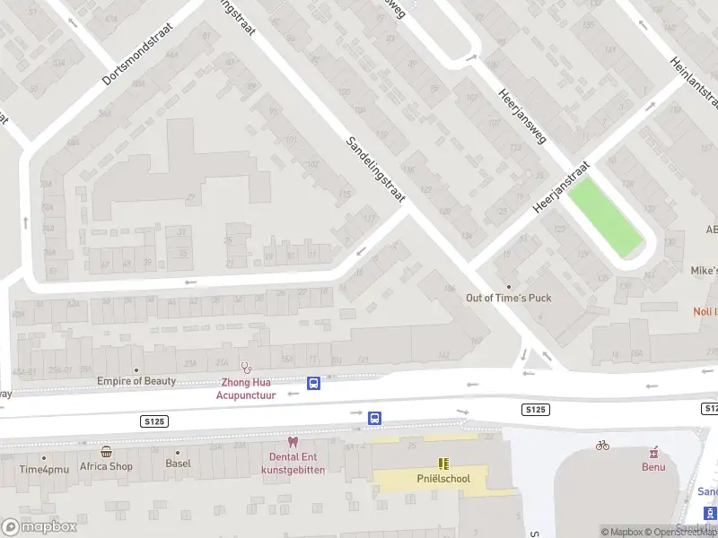 Ambulance met gepaste spoed naar de Heer Daniëlstraat in Rotterdam