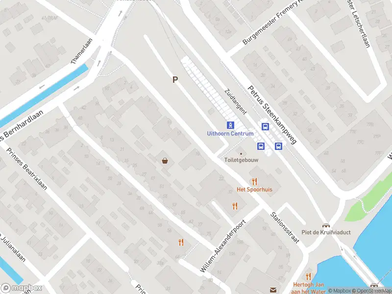 Ambulance met grote spoed naar de Stationsstraat in Uithoorn