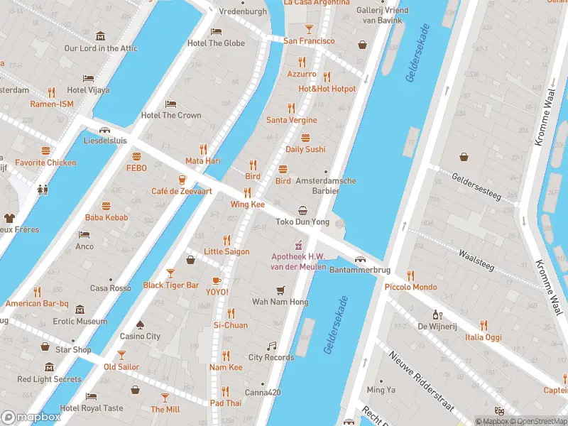 Traumahelikopter naar de Stormsteeg in Amsterdam