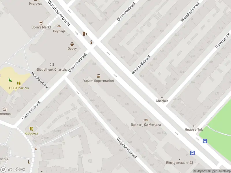 Ambulance met grote spoed naar de Wolphaertsbocht in Rotterdam