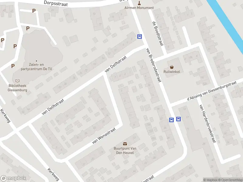 Ambulance met grote spoed naar de Van Wenastraat in Giessenburg