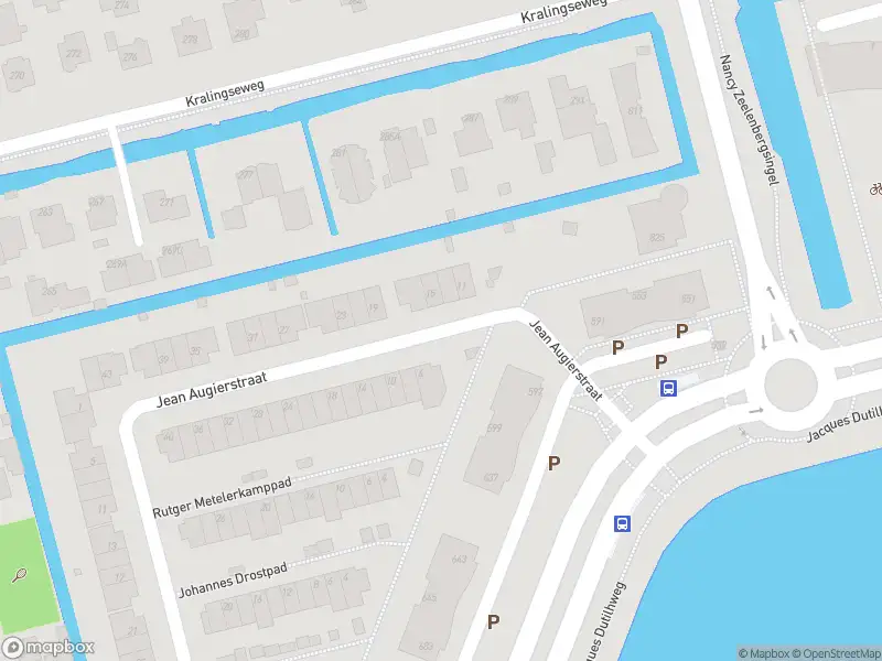 Ambulance met gepaste spoed naar de Jean Augierstraat in Rotterdam