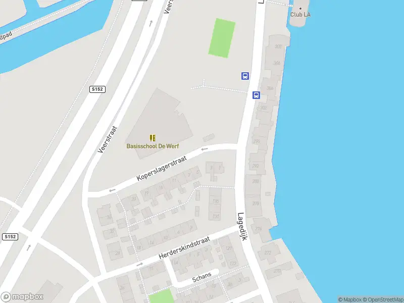 Ambulance met grote spoed naar de Koperslagerstraat in Zaandijk