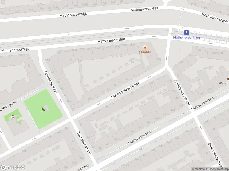 Ambulance met grote spoed naar de Mathenesserstraat in Rotterdam