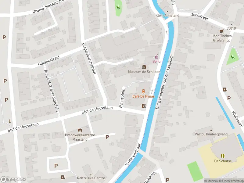 Ambulance met grote spoed naar de Pynasplein in Maasland