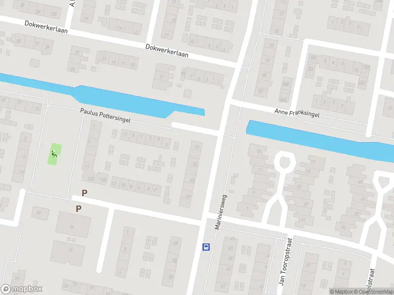 Ambulance met gepaste spoed naar de Mariniersweg in Oud-Beijerland