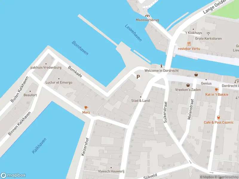 Ambulance met gepaste spoed naar de Bomkade in Dordrecht